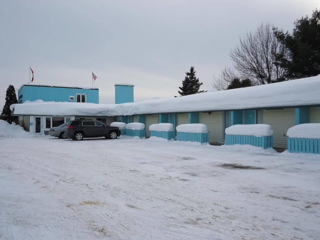 Ambassador Motel Су-Сент-Марі Екстер'єр фото