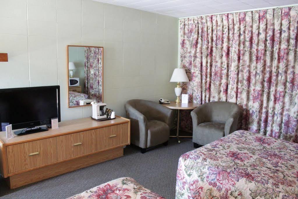 Ambassador Motel Су-Сент-Марі Екстер'єр фото